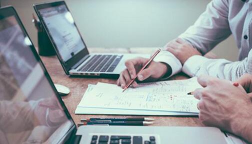 定制網(wǎng)站設(shè)計(jì)開發(fā)跟模板網(wǎng)站區(qū)別